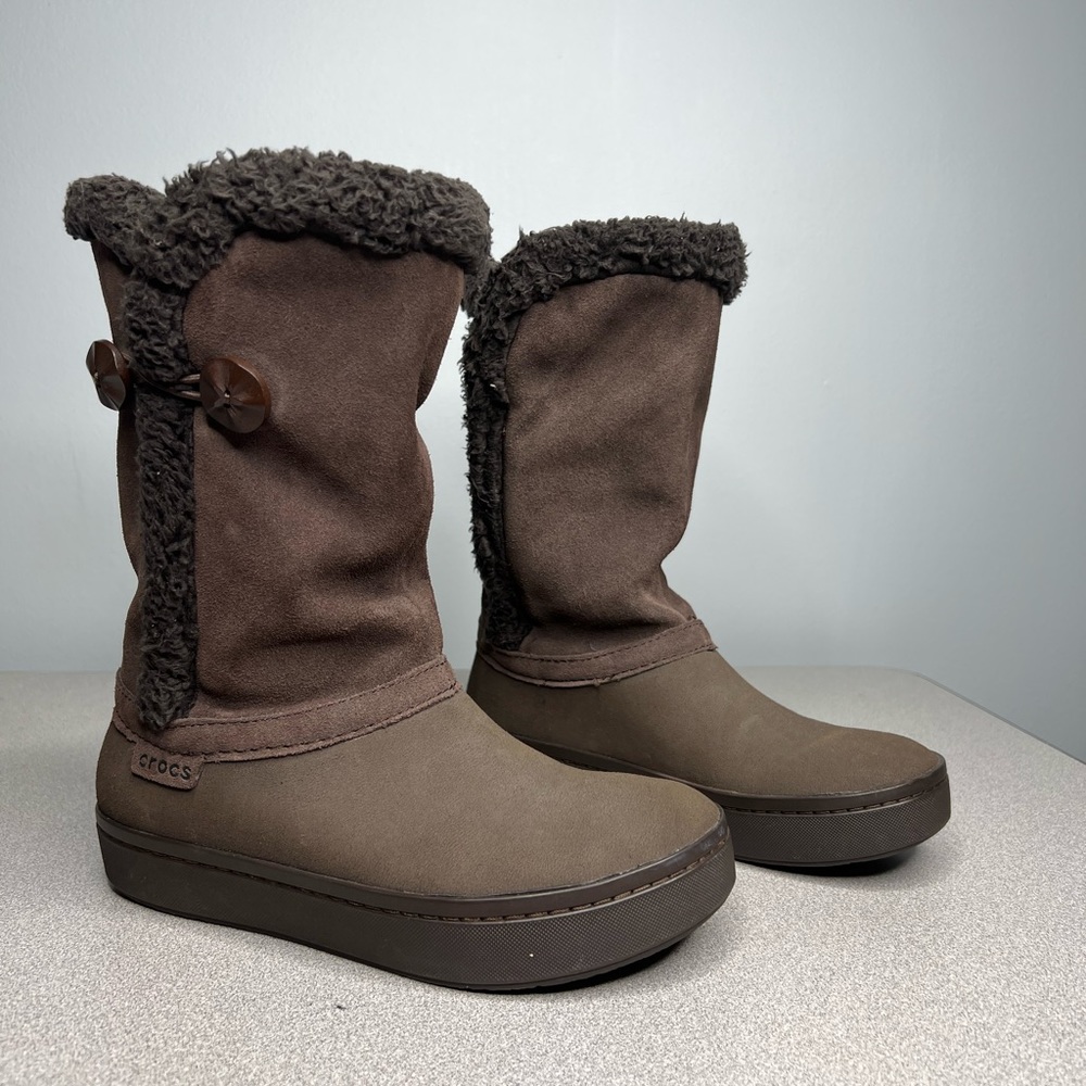 CROCS Brown Women's Shearling Lining Button Outdoor Adventure Boo Boots/Booties